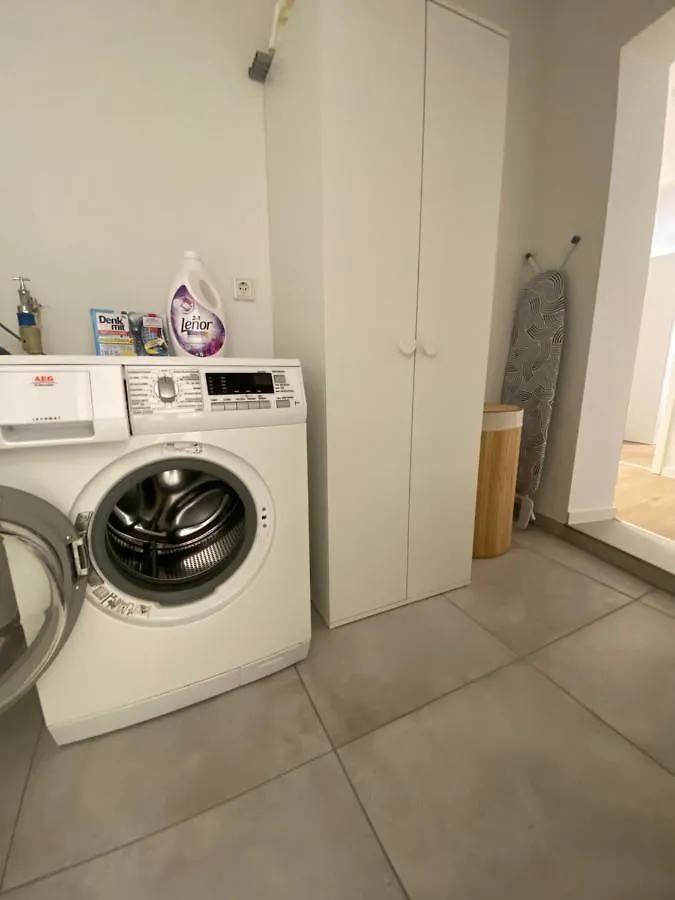 ☆Fewo Altes Kino - Modern - Quiet - 65M² - Tv - Netflix - Wlan☆ Momlingen Apartment